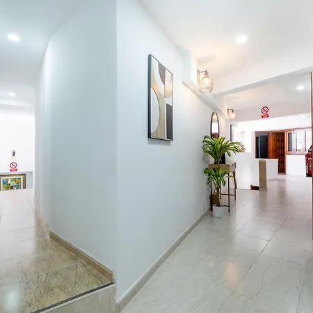 1j. Cozy Flores With Pool Apartment