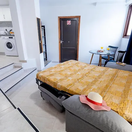 1j. Cozy Flores With Pool Apartment *