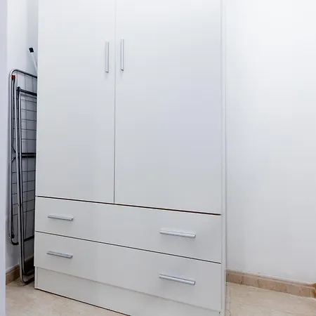 1j. Cozy Flores With Pool Apartment