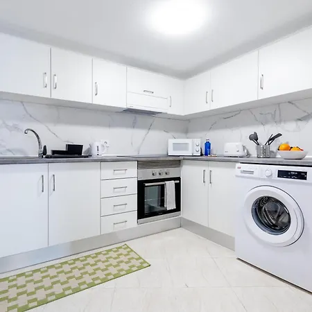 1j. Cozy Flores With Pool Apartment