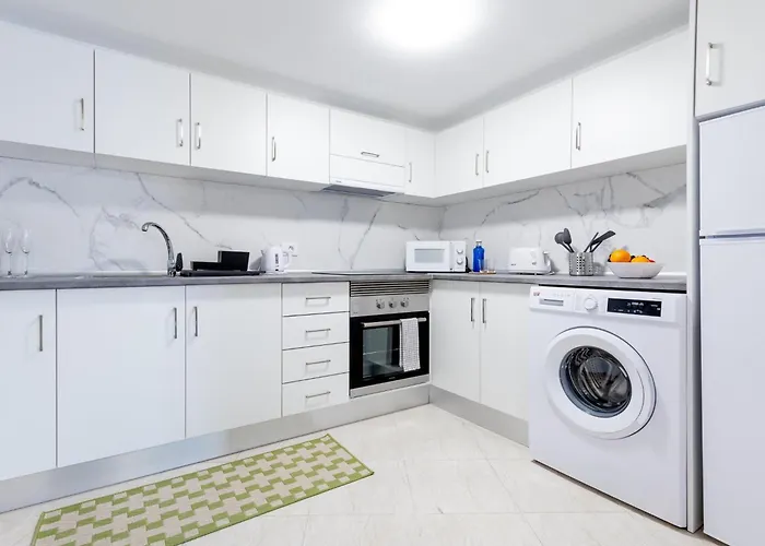 1j. Cozy Flores With Pool شقة